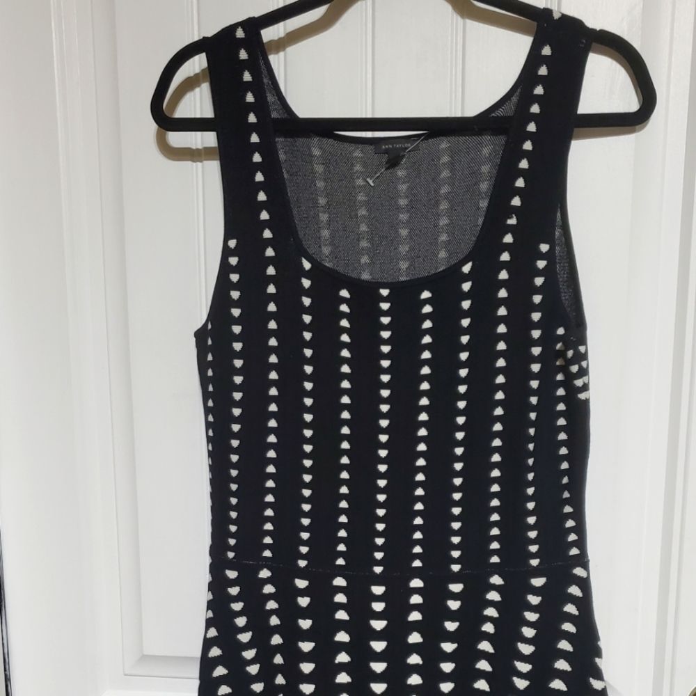 Ann Taylor Black & White Jacquard Sleeveless SWEATER  Dress Size S